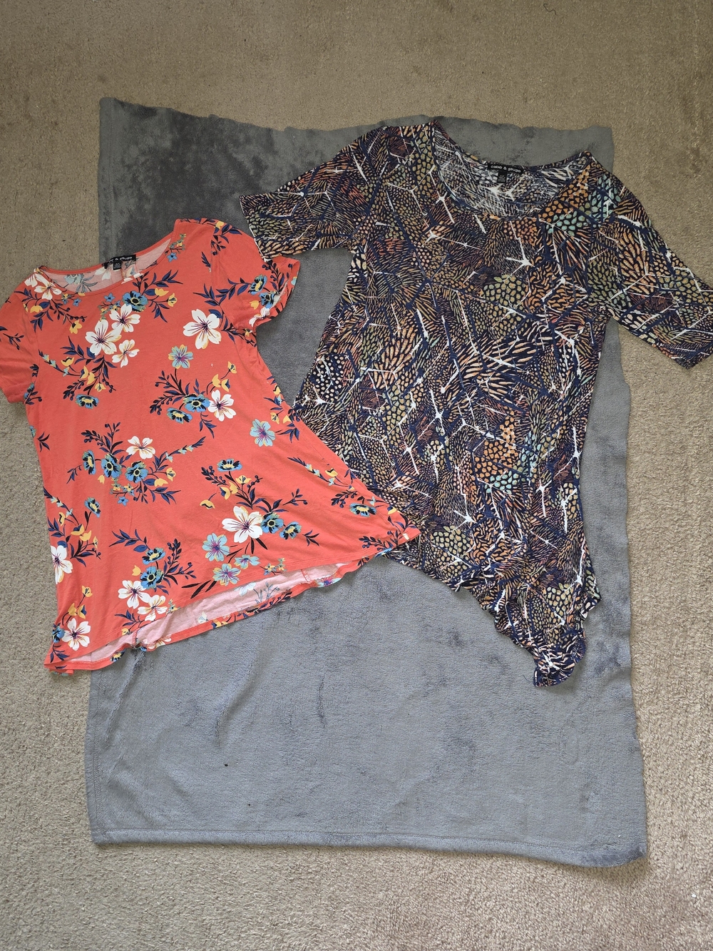 2 Cable & Gauge Short Sleeve Tops